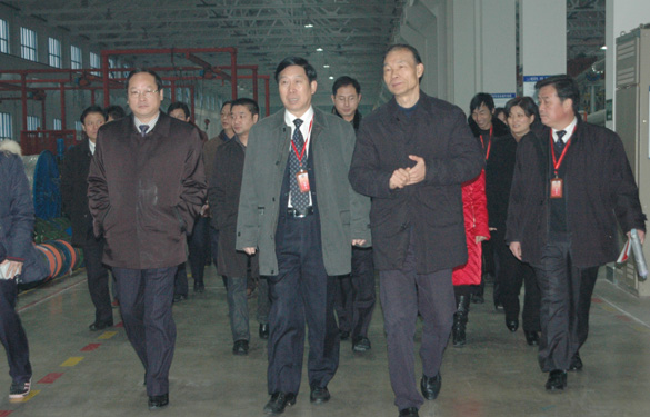 溧陽市全體人大代表、政協(xié)委員一行600余人來江蘇上上電纜集團(tuán)參觀